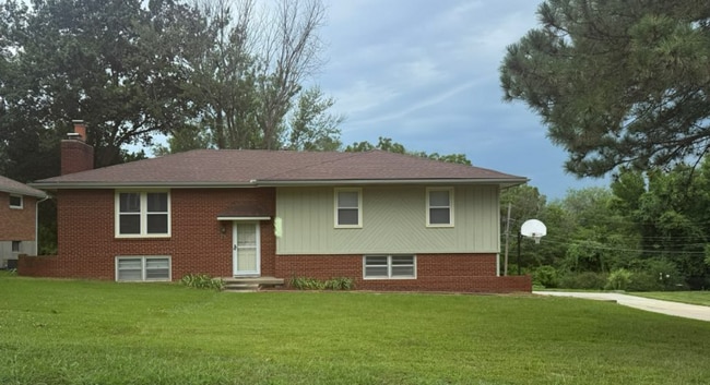 Building Photo - 5018 Rosehill Dr