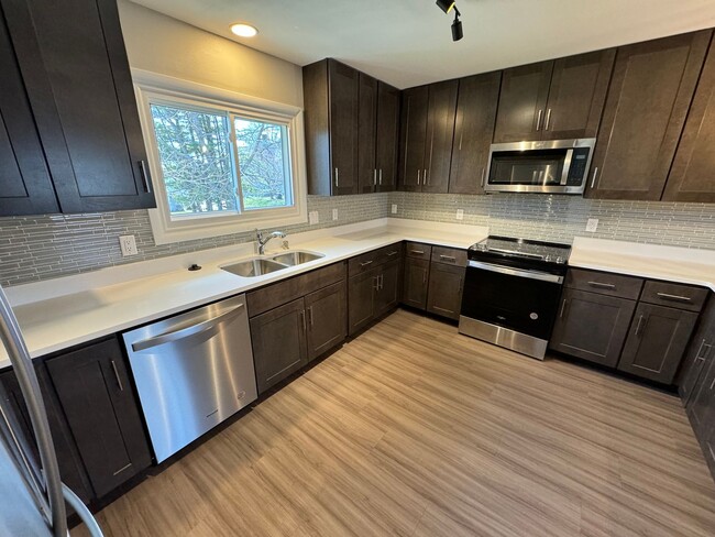 Building Photo - Newly Renovated Port Washington Duplex wit...