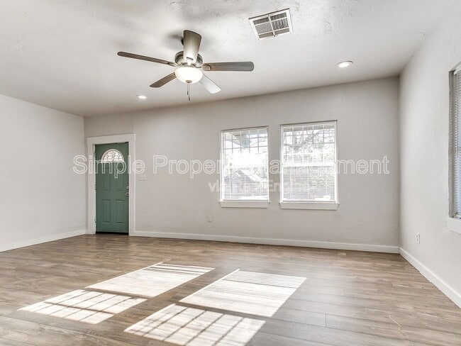 Building Photo - 2605 N Robinson Ave