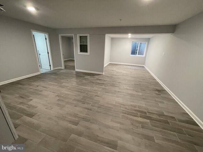 Building Photo - 113 Trails Way