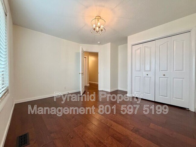 Building Photo - 961 Golden Pheasant Dr