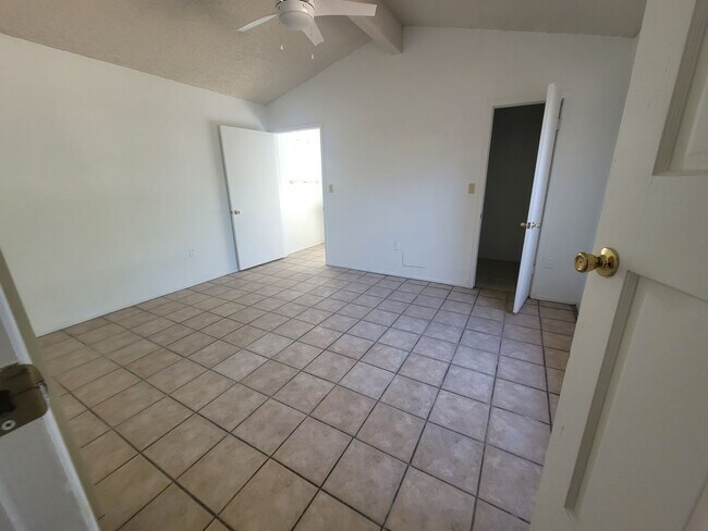 Building Photo - Ready to View!!