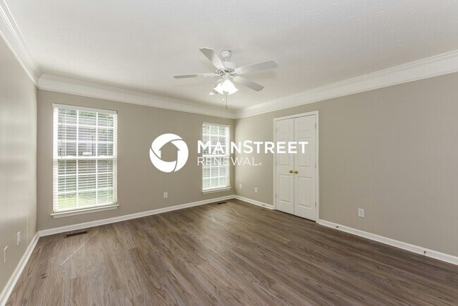 Building Photo - 4 Bedroom Pet-Friendly Home in Hendersonville, TN with Main Street Renewal