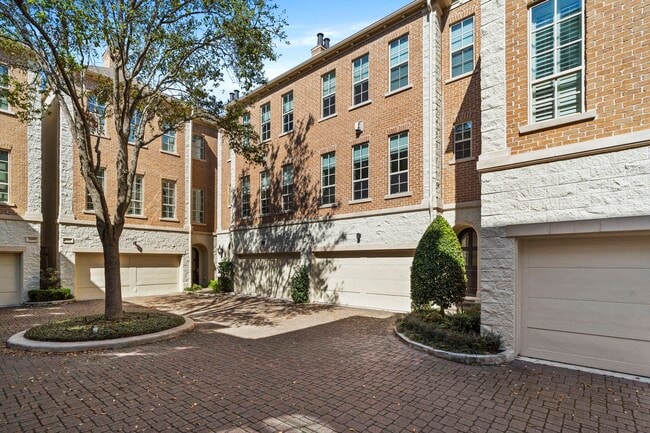 Building Photo - 2174 Briarglen Dr