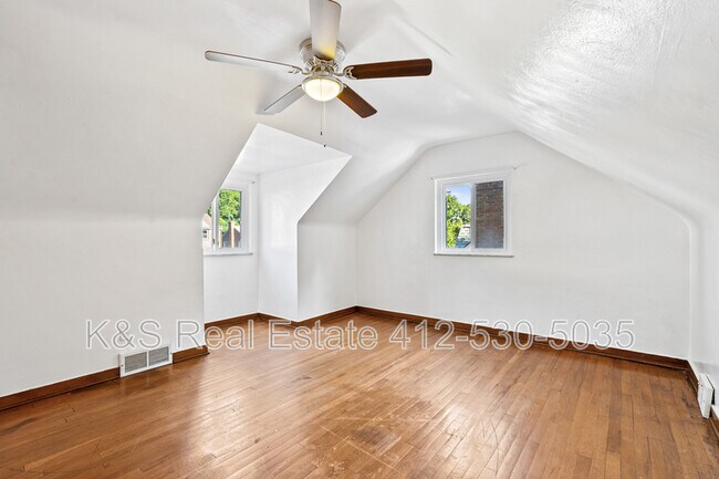 Building Photo - 823 Hartman St