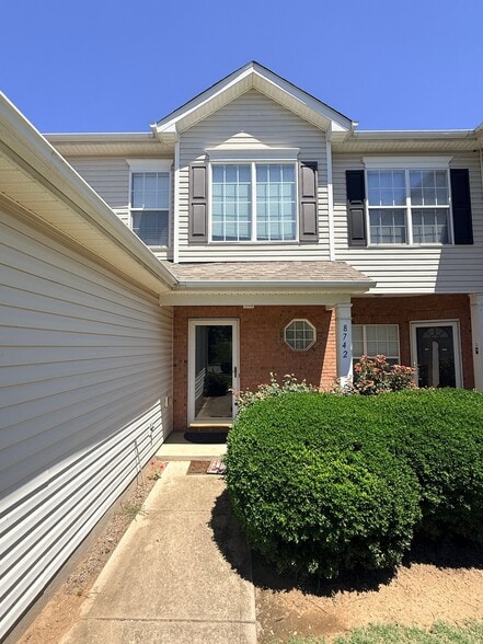 Building Photo - 8742 Appledale Dr