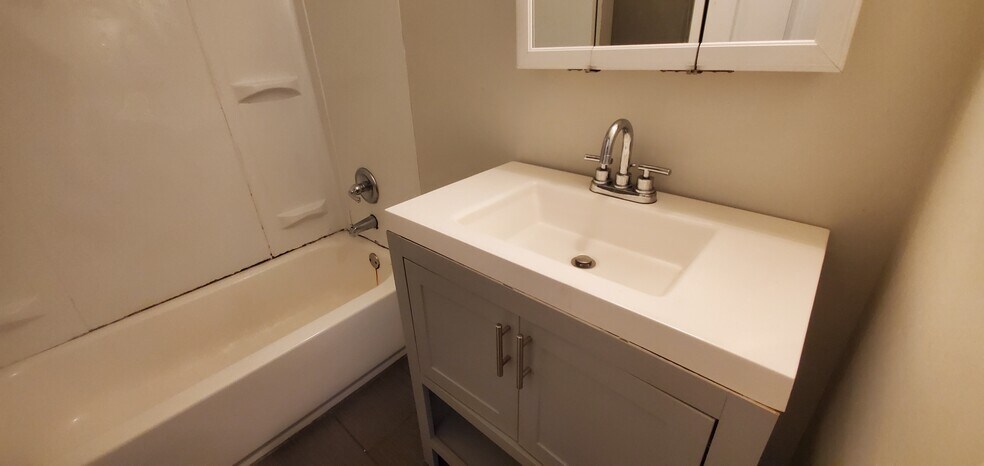 Building Photo - 22 Chamberlain St