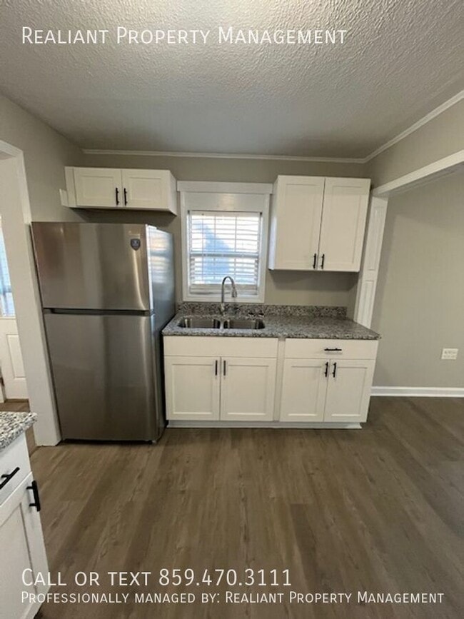 Building Photo - 400 Broadway-