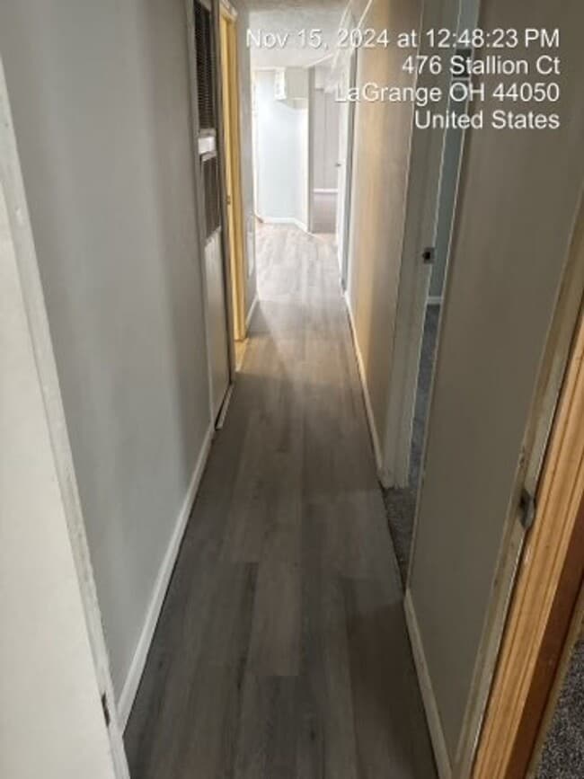 Building Photo - 476 Stallion Ct