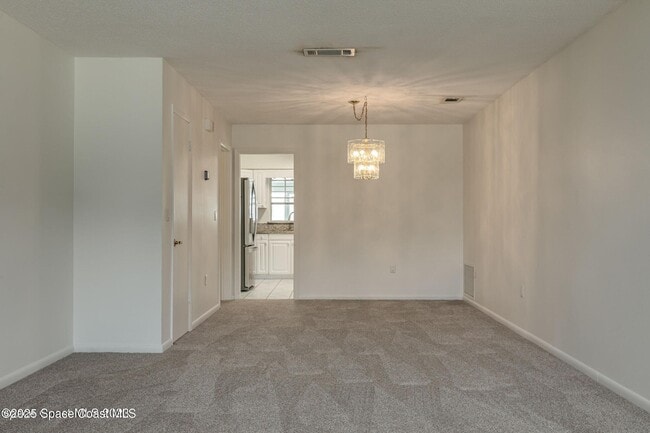 Building Photo - 302 Emerald Pl E