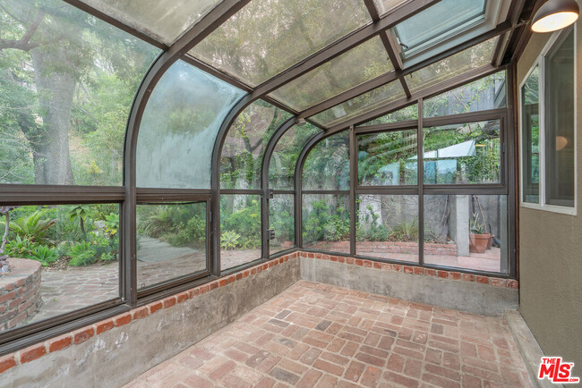 Building Photo - 3337 Ledgewood Dr