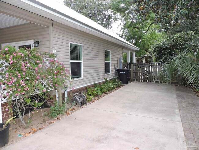 Building Photo - 1531 N 12th Ave