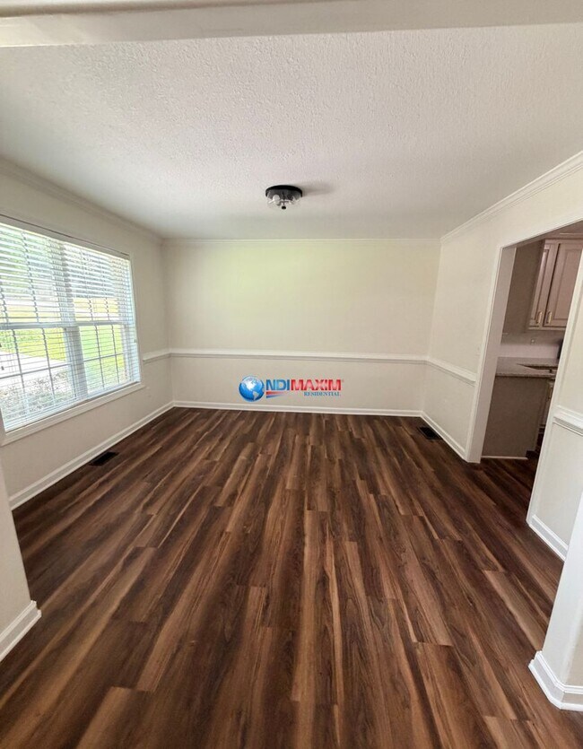 Building Photo - Spacious RENOVATED house with full walk-out basement in Jonesboro