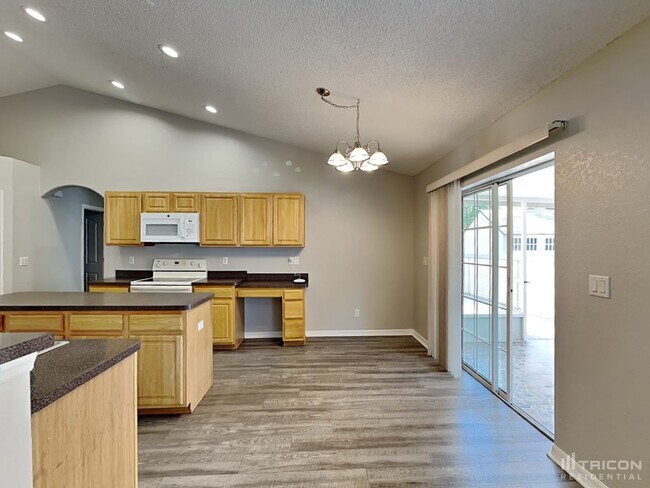 Building Photo - 3408 Montano Ave