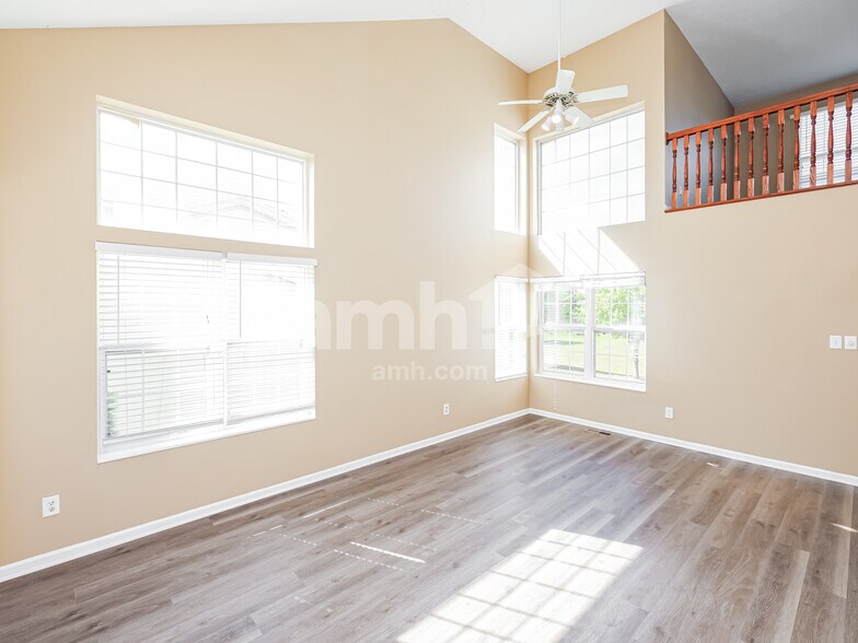 Building Photo - 6347 Wellington Pl