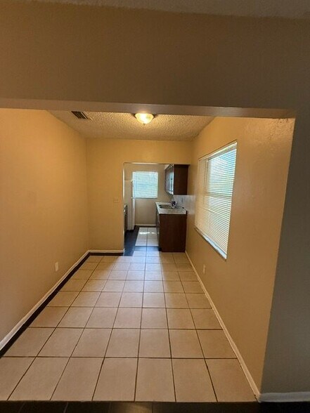 Building Photo - 3907 NW 30th Terrace