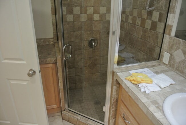 Building Photo - 2915 NE 53rd St