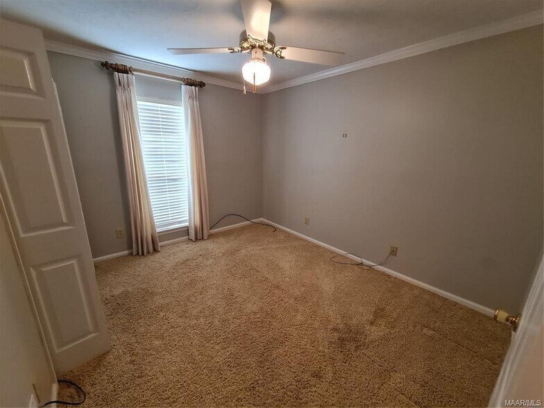 Building Photo - 6604 English Oak Ct