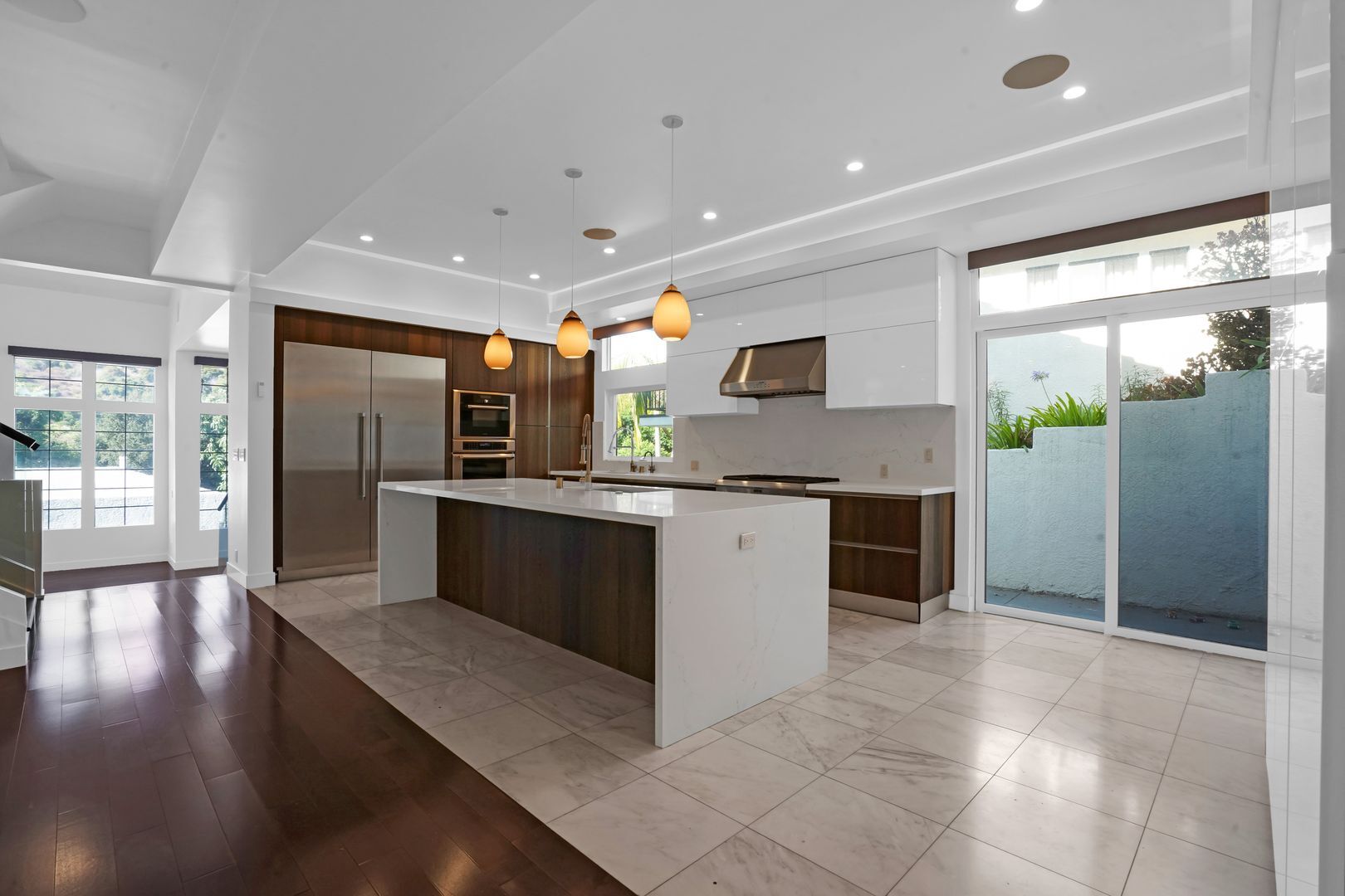 Building Photo - Experience Modern Luxury in this Stunning 4-Bedroom Smart Home in the Heart of 90027