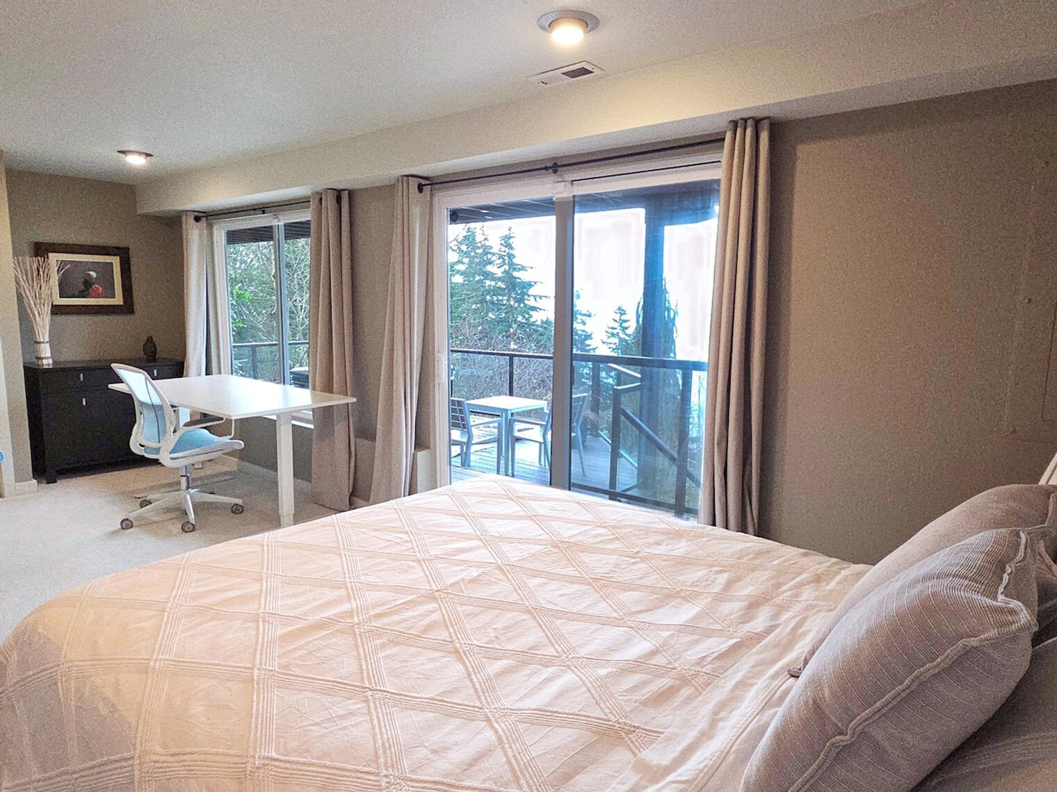 Building Photo - 4091 Hillcrest Ave SW