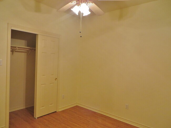 Building Photo - 3 Bedroom 2 Bathroom Parkview Estates Home