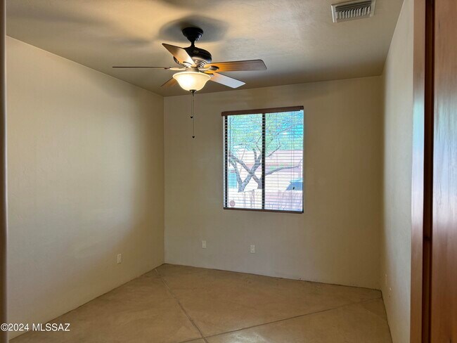 Building Photo - 1717 N Baxter Dr