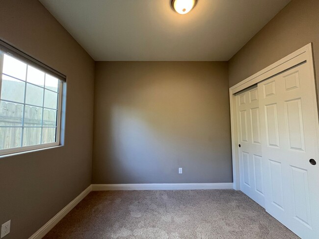 Building Photo - Beautiful New Build home in Vineyard Creek