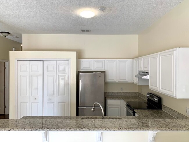 Building Photo - Location, Location, Location! Spacious Tow...