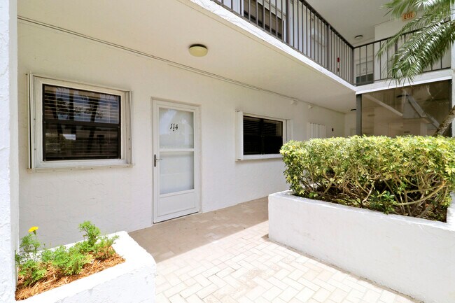 Building Photo - 5151 N Hwy A1A