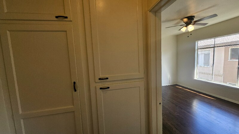 Building Photo - 1625 N Hobart Blvd