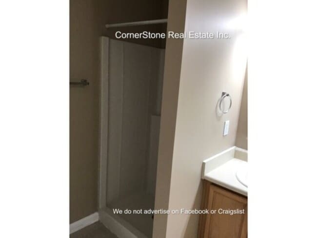 Building Photo - 106 Van Buren Dr