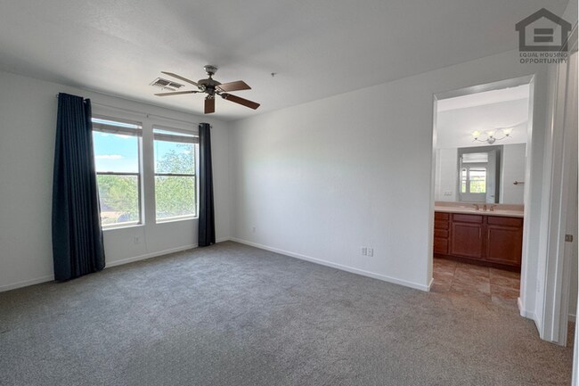 Building Photo - 2Bed/2Bath 2nd Floor Condo in North Scottsdale! Ready for Immediate Move-In! -- Gated Community! ...