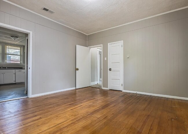 Building Photo - 666 E Gage Ave