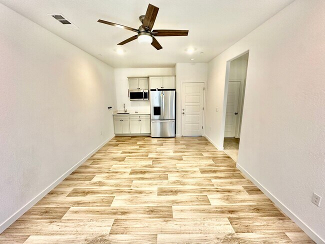 Building Photo - Newly-Built NextGen 5 bed 3.5 bath Lennar ...