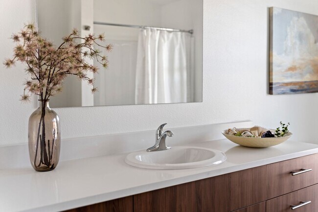 Building Photo - Summer Savings are Here! $500 Rent Credit ...