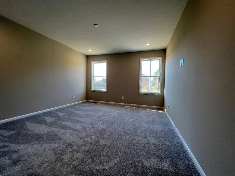 Building Photo - 15926 Long Meadow Way