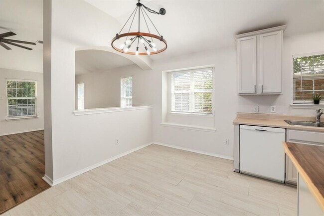 Building Photo - 108 Windmill Cir