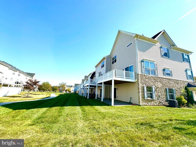 Building Photo - 200 Marina View Ct