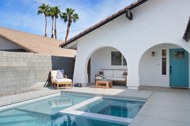 Building Photo - 53560 Avenida Herrera