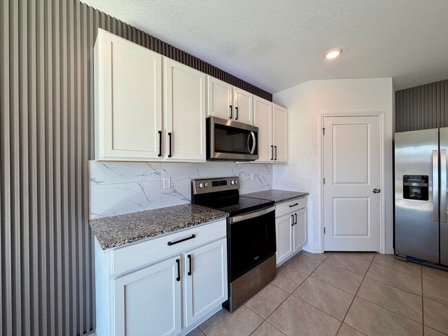 Building Photo - Beautiful 4 bed/3 bath 2 story!