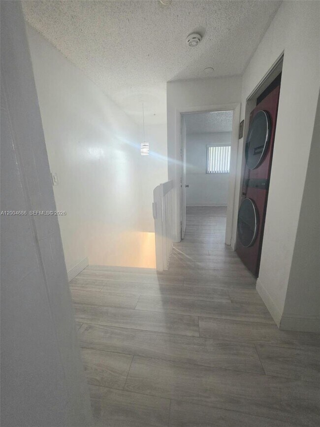 Building Photo - 8958 W Sample Rd