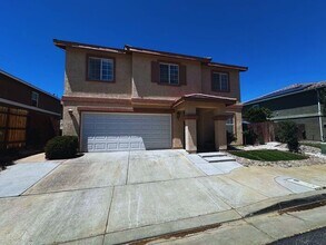 Building Photo - Nestled in a Quiet Community Of Palmdale