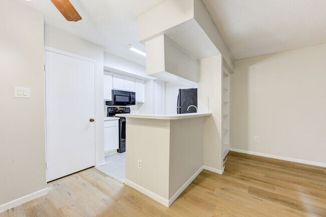 Building Photo - 2800 Jeanetta St