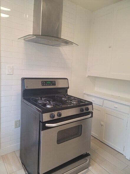 Kitchen - 4427 4th Ave