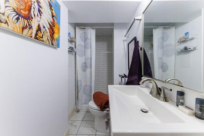 Building Photo - 1280 Stillwood Dr NE