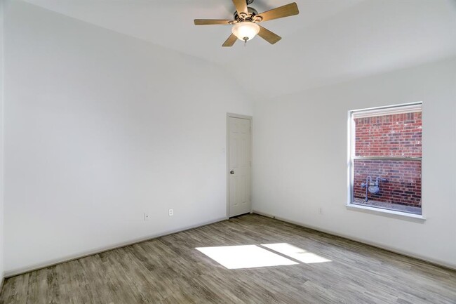 Building Photo - 26815 Lakeridge Park Ln