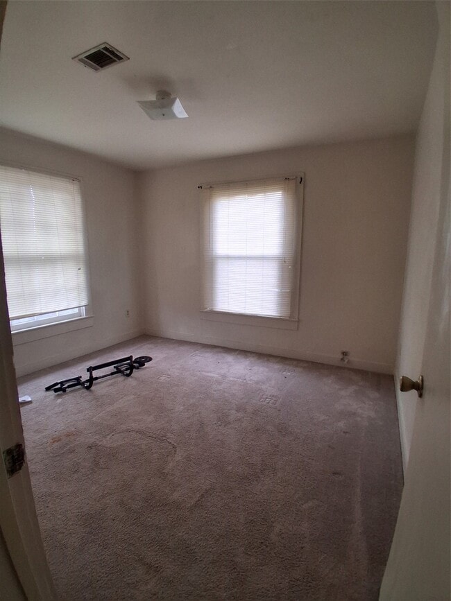 Building Photo - 204 Holderrieth Blvd