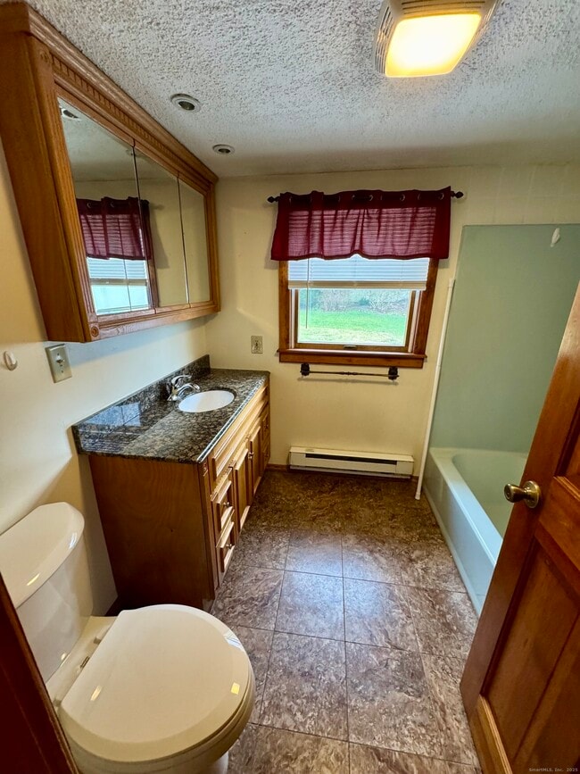 Building Photo - 30 N Chestnut St