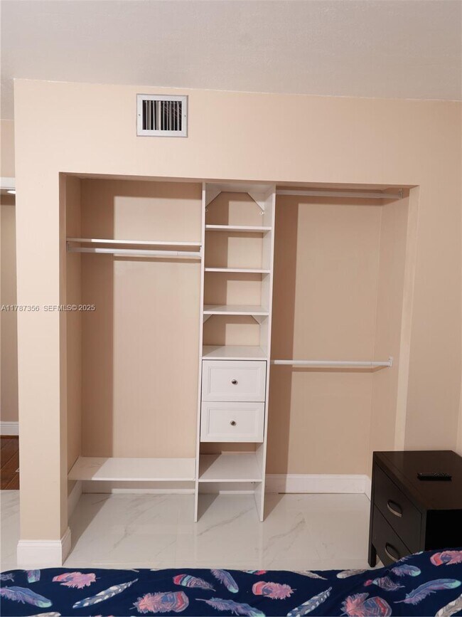 Building Photo - 5550 NW 44th St