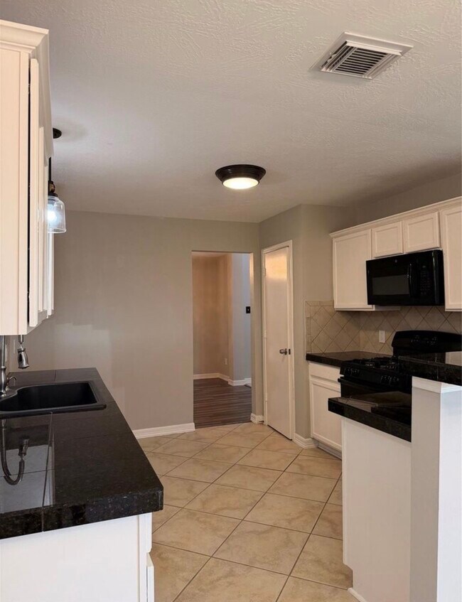 Building Photo - 4707 E Parma Dr